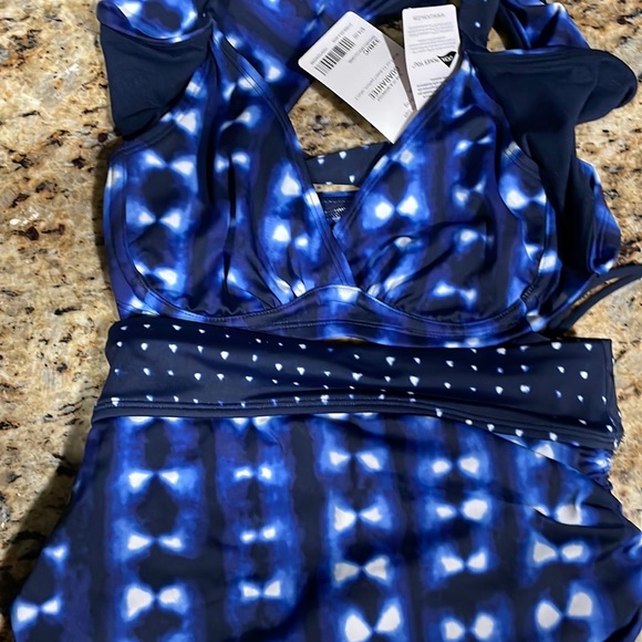 Athleta swimsuit bikini size 34B/C cup and bikin bottom size small. NWT - Picture 10 of 10